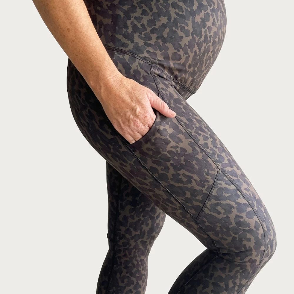 One Fine Baby Pregnancy Pocket 7/8 Length Tights in Leopard